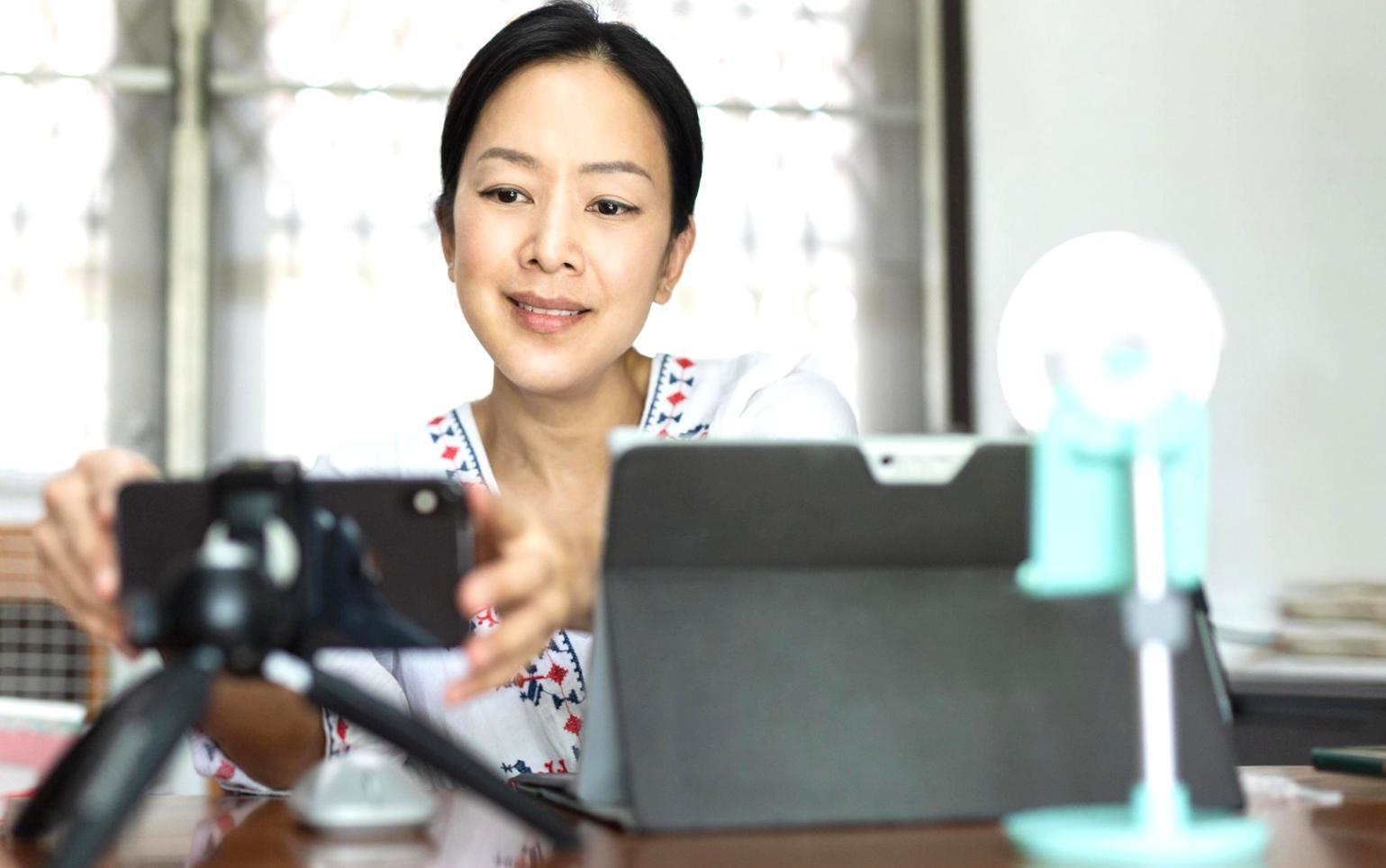 Professionelles Audioequipment im Studio von zephyrosia